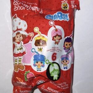Strawberry Shortcake Cheebee Mystery Backpack Clip Unopened